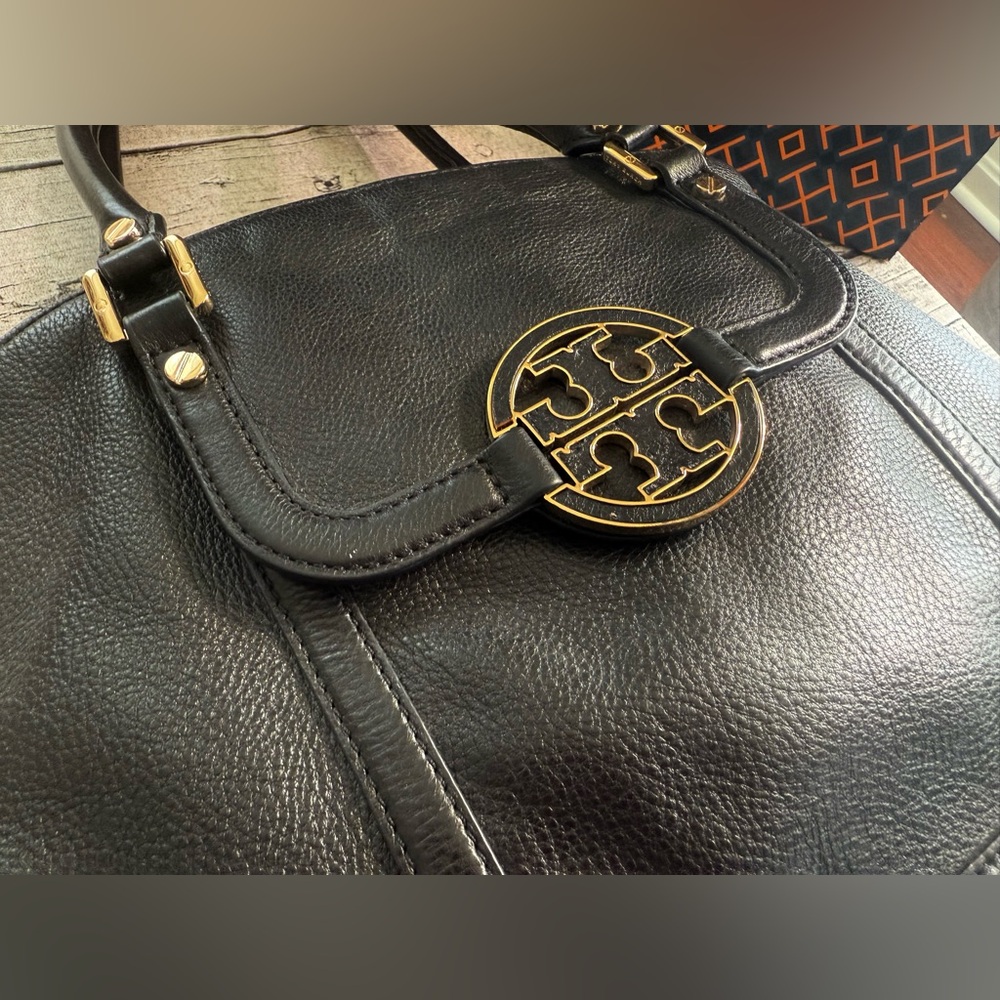 Tory Burch - Authentic black leather shoulder bag. Dome. Golden hardware, logo - Picture 6 of 16